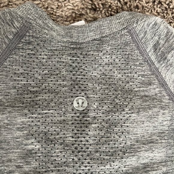 Lululemon Swiftly Tech Short Sleeve 2.0 Women’s Size 4 Waist Length NWOT - Picture 7 of 7